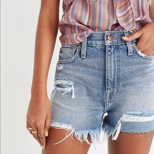 The Mom Jean Short Destructed Edition Amberly